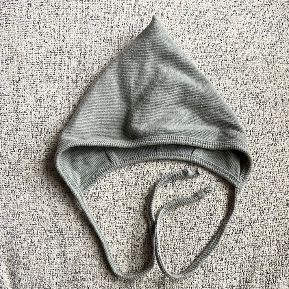 Quincy Mae Gray Hooded Hat with Cozy Knit Fabric and Ties